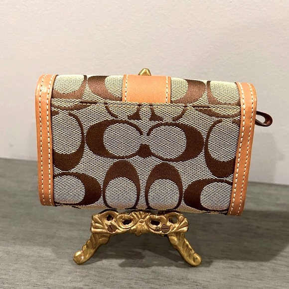 🏷️ - Coach wallet- EUC - Picture 2 of 7